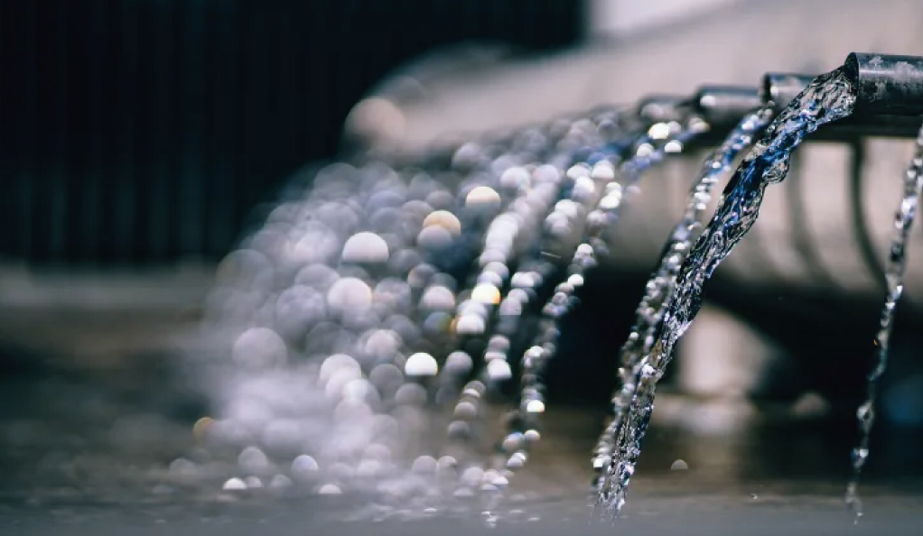 杭州多個小區(qū)自來水發(fā)臭！居民：像老鼠尸體的氣味